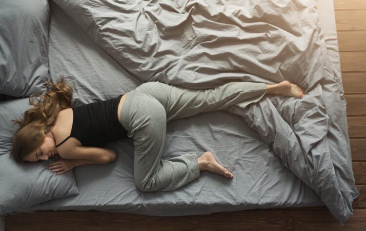 Sleep Hacks – 3 Tricks To make yourself fall asleep quickly